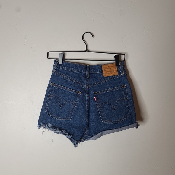 Levi’s Premium Ribcage Shorts Size 26 - Picture 3 of 6